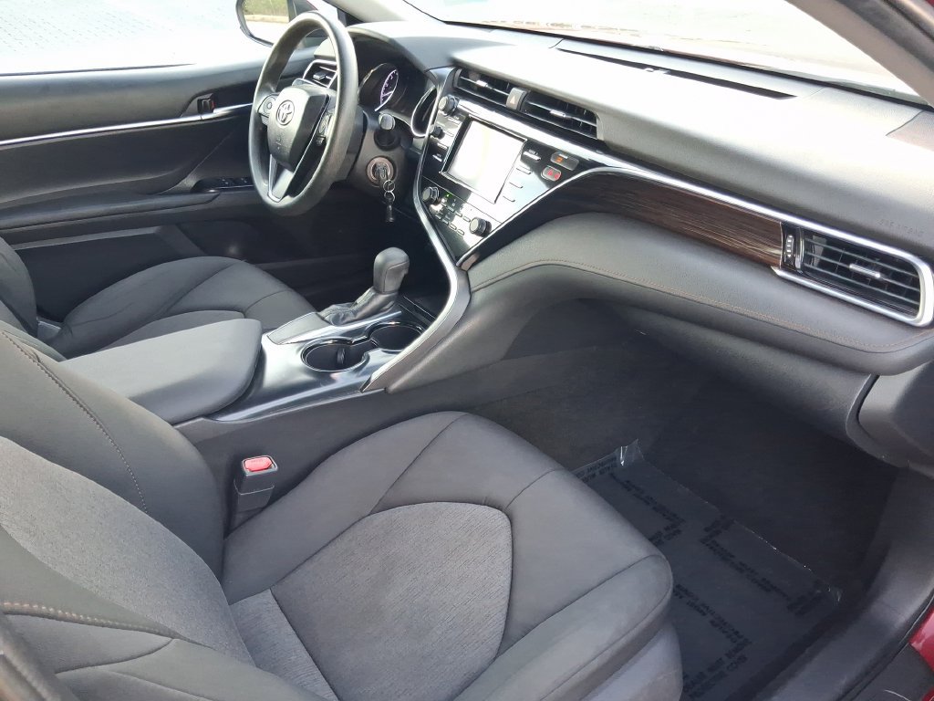 Used 2018 Toyota Camry LE FWD image 25