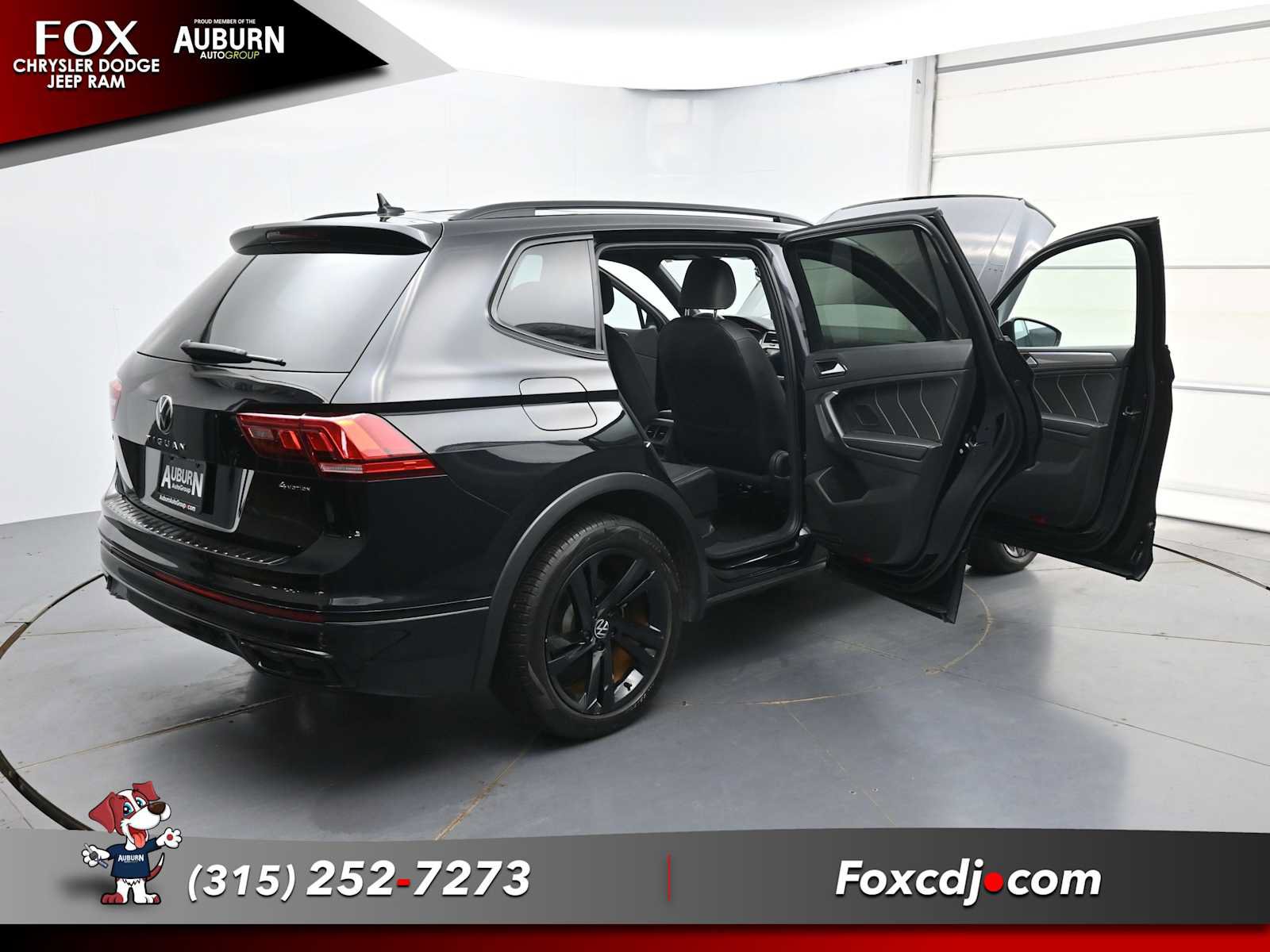 Used 2024 Volkswagen Tiguan SE R-Line AWD/4WD image 42