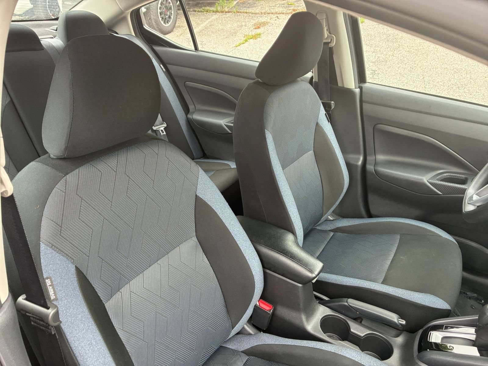 Used 2025 Nissan Versa SV FWD image 31