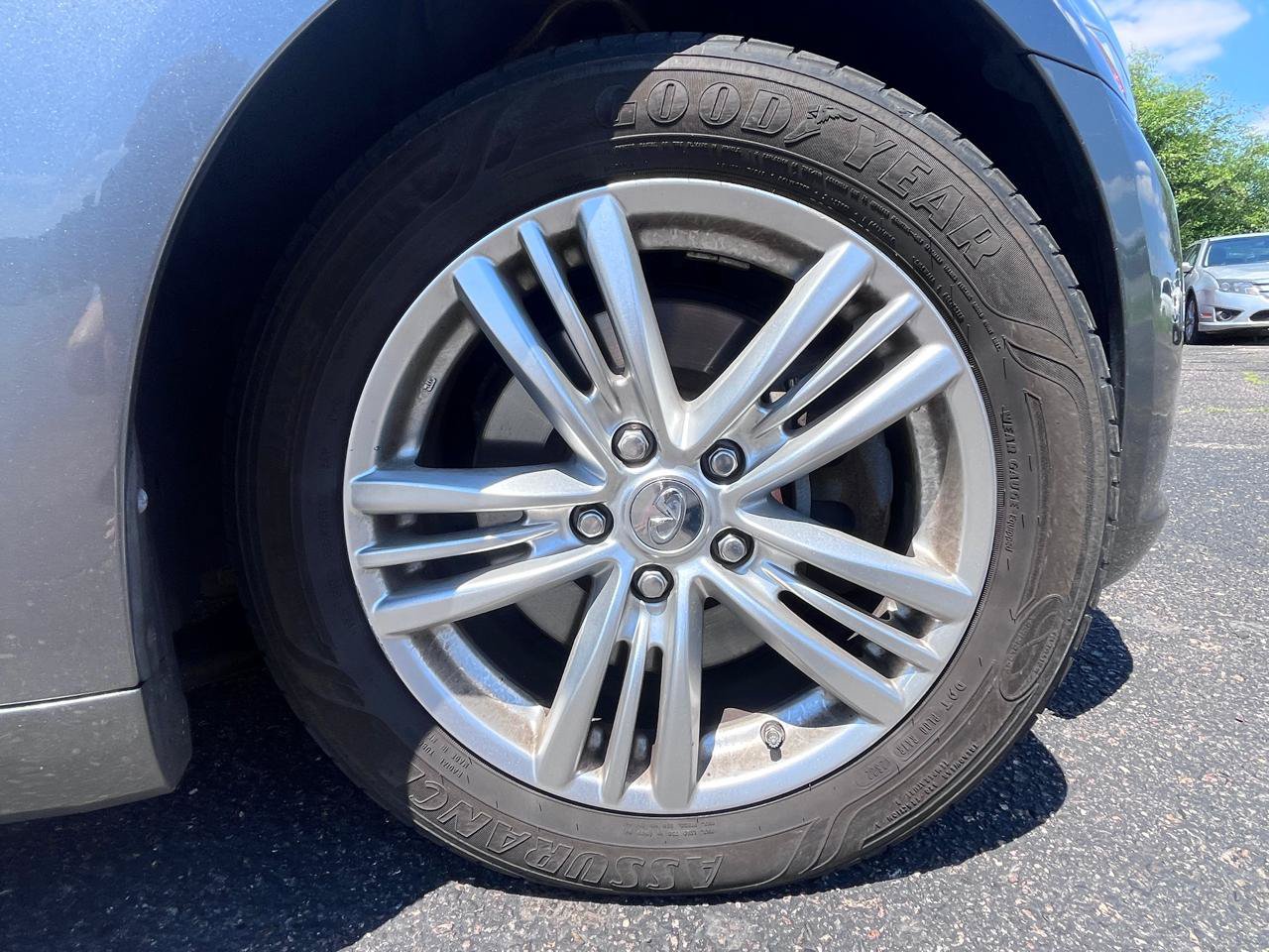 Used 2015 INFINITI Q40 AWD w/ Moonroof Package image 23