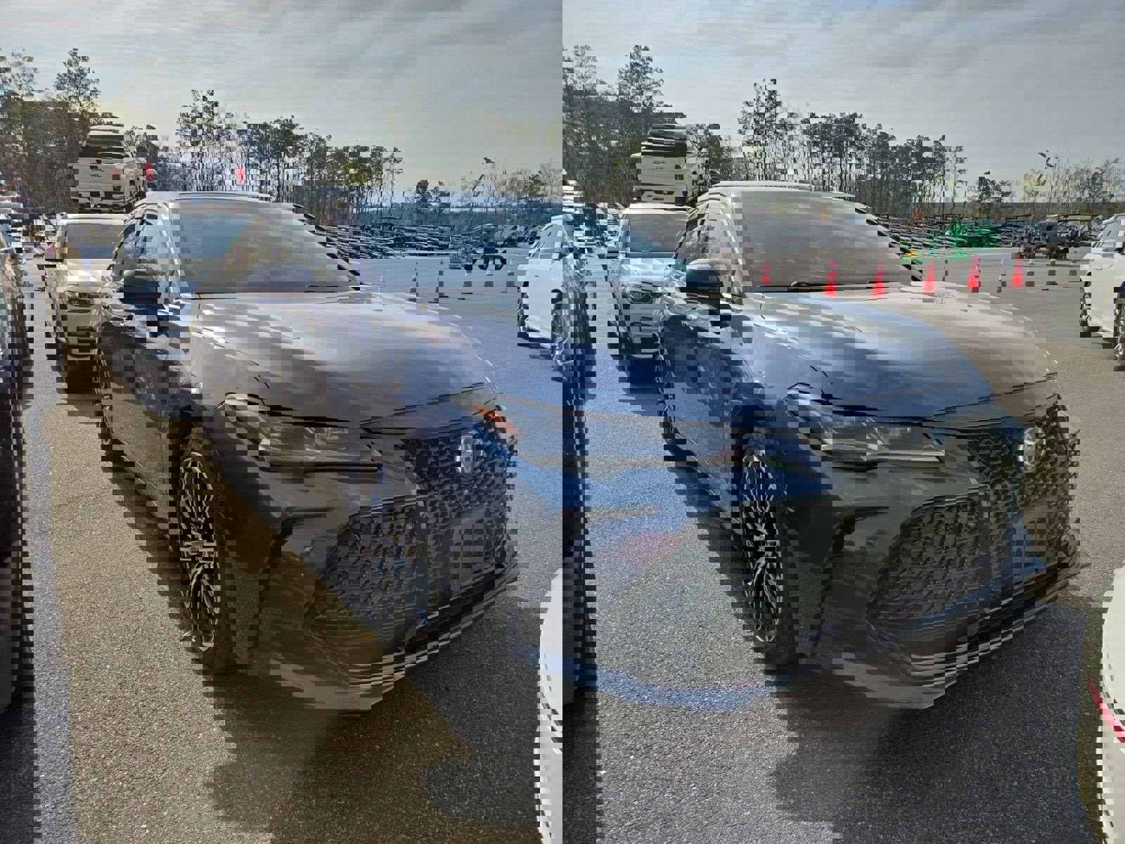 Used 2019 Toyota Avalon Touring FWD image 4