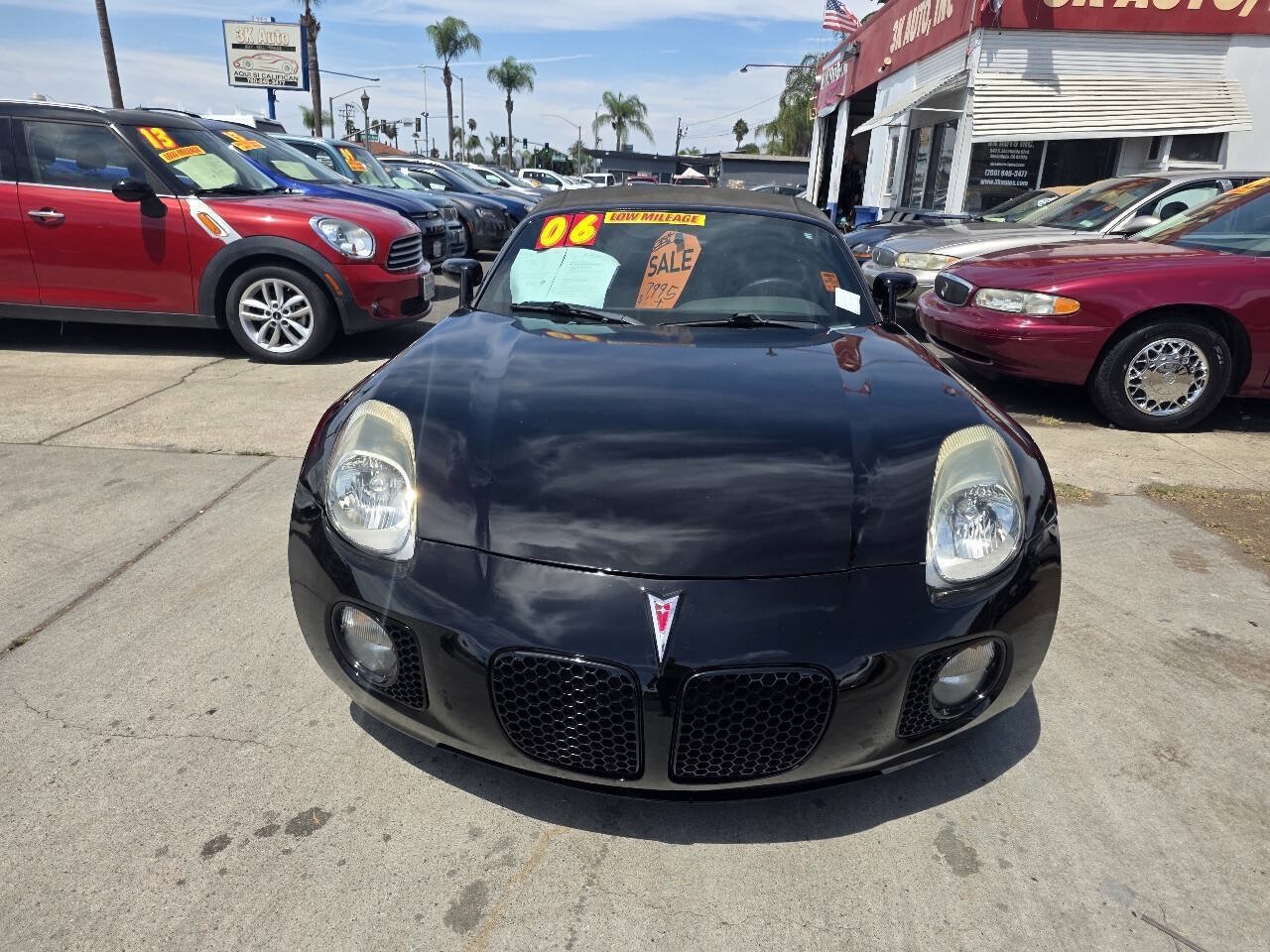 Used 2006 Pontiac Solstice Convertible w/ Premium Package RWD image 2