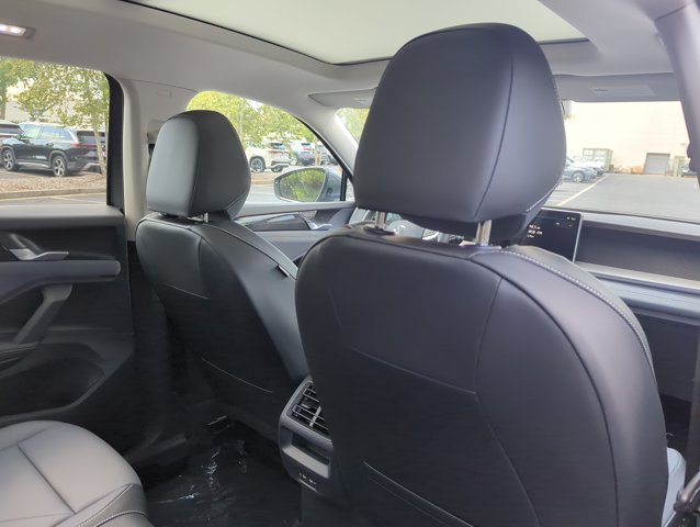 New 2026 Volkswagen Tiguan SE FWD image 28