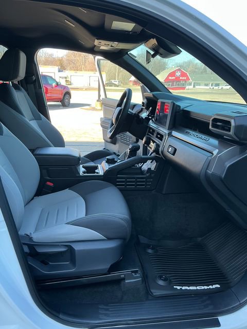 Used 2025 Toyota Tacoma TRD Sport image 11