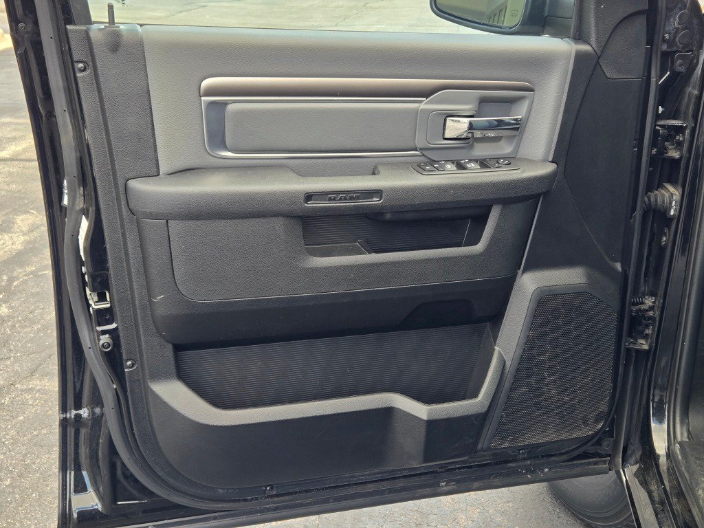 Used 2024 RAM 1500 Classic SLT AWD/4WD image 19