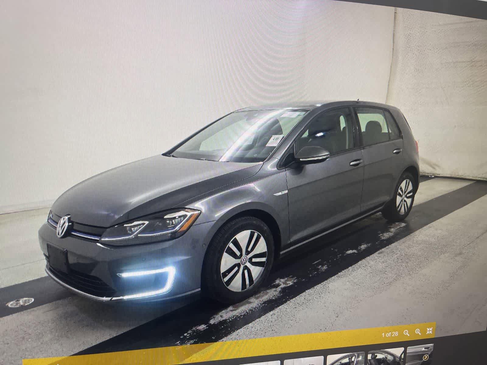 Used 2018 Volkswagen e-Golf SEL Premium w/ Driver Assistance Package FWD image 16