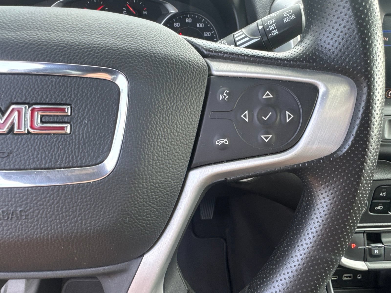 Used 2024 GMC Terrain SLE AWD/4WD image 21