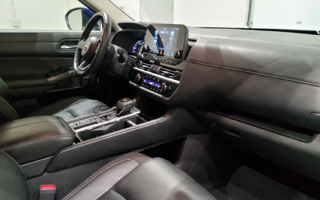 Used 2025 Nissan Pathfinder SL FWD image 21