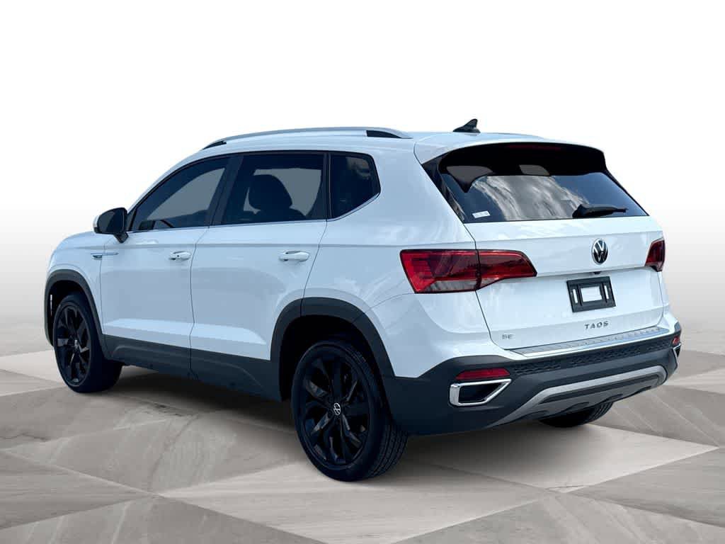 Used 2022 Volkswagen Taos SE w/ Panoramic Sunroof Package FWD image 6