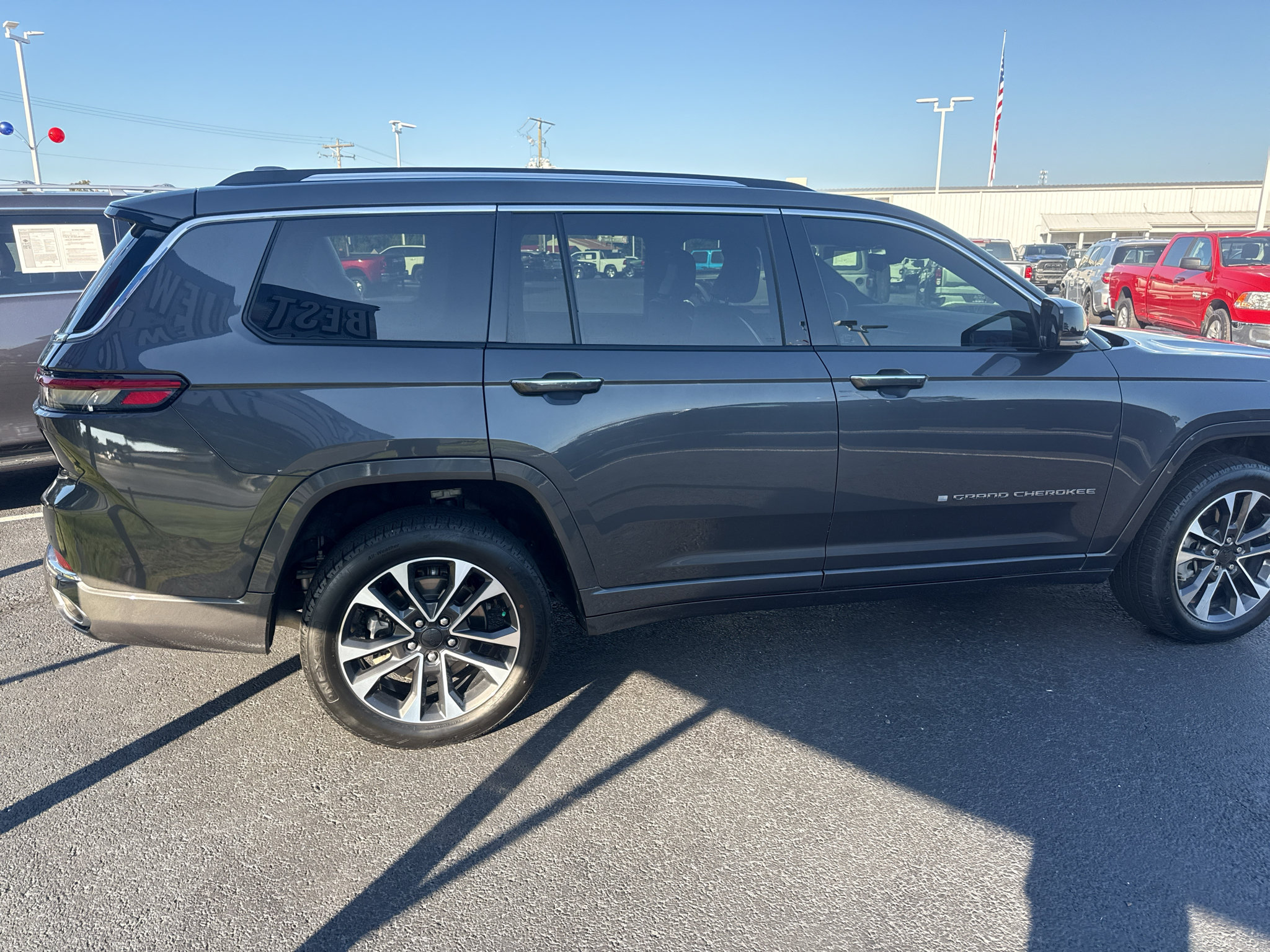 Used 2022 Jeep Grand Cherokee L Overland w/ Luxury Tech Group IV AWD/4WD image 4