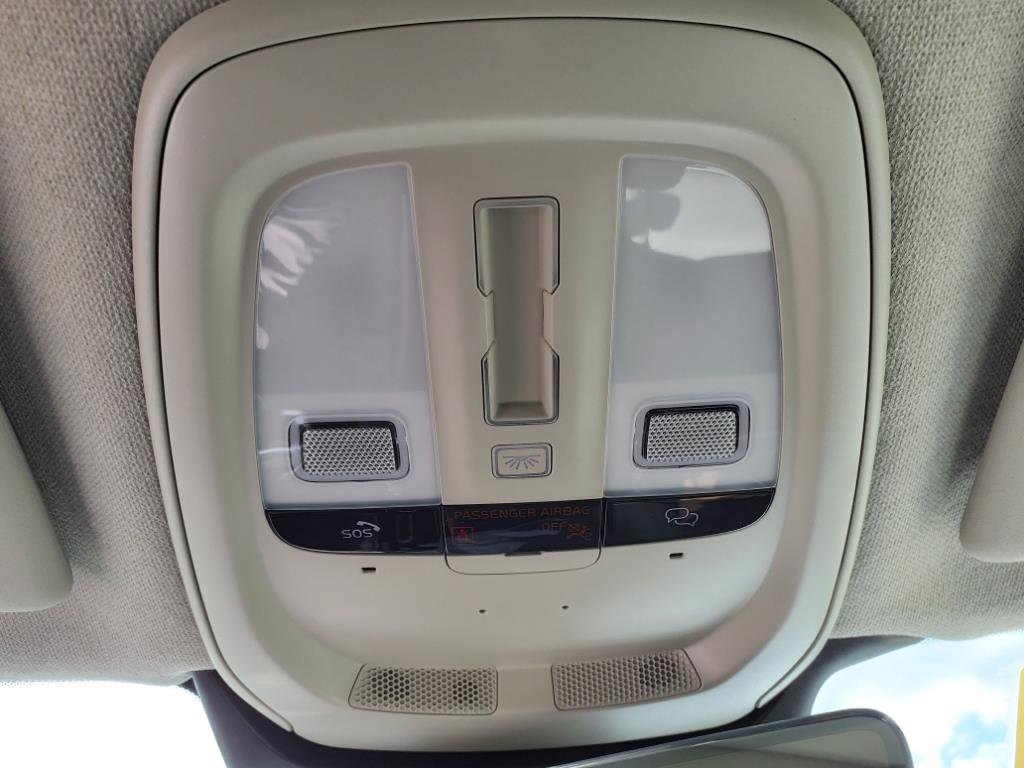 Certified 2025 Volvo XC40 B5 Ultra w/ Climate Package image 20