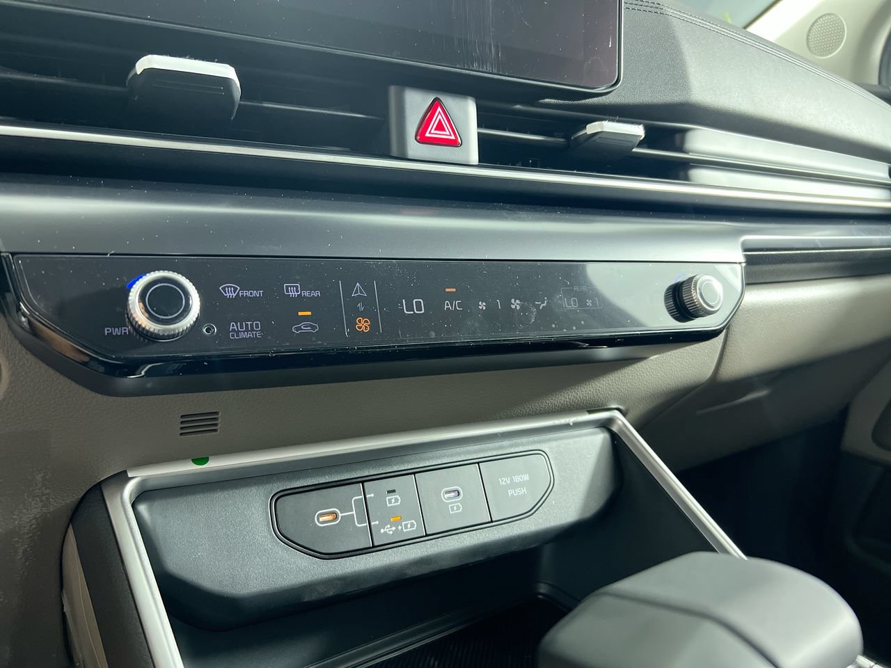 New 2027 Kia Carnival LX FWD image 24