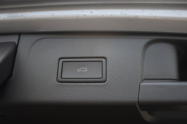 Used 2024 Volkswagen Atlas SE image 25