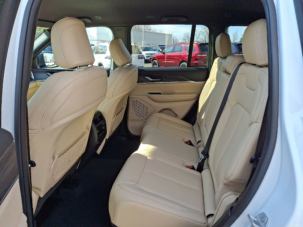 Certified 2024 Jeep Grand Cherokee Limited image 20