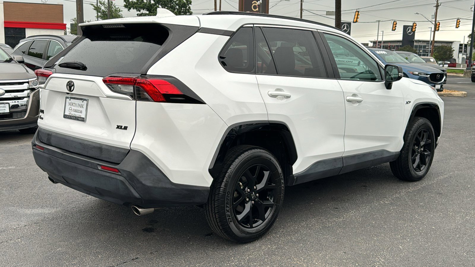 Used 2021 Toyota RAV4 XLE w/ Convenience Package FWD image 8
