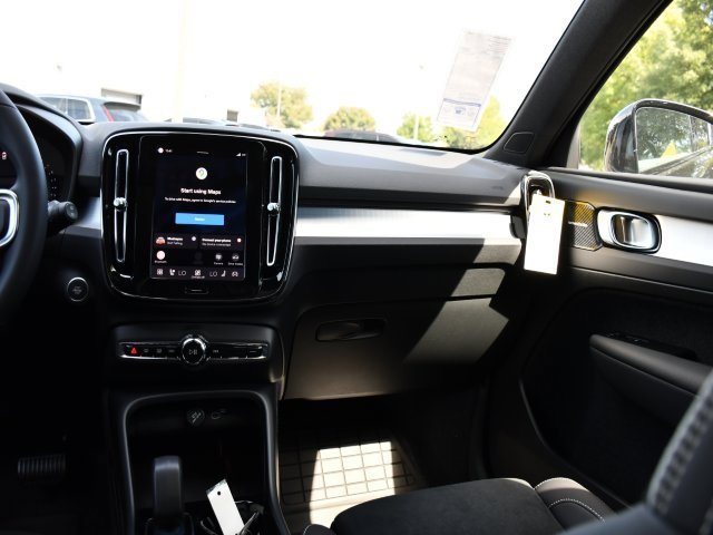 New 2026 Volvo XC40 B5 Ultra w/ Protection Package Premier image 21