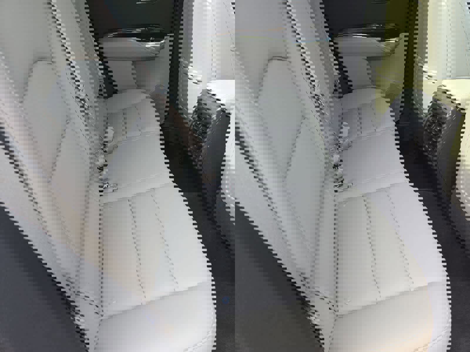 Used 2022 Cadillac XT4 Premium Luxury w/ Enhanced Visibility Package image 18