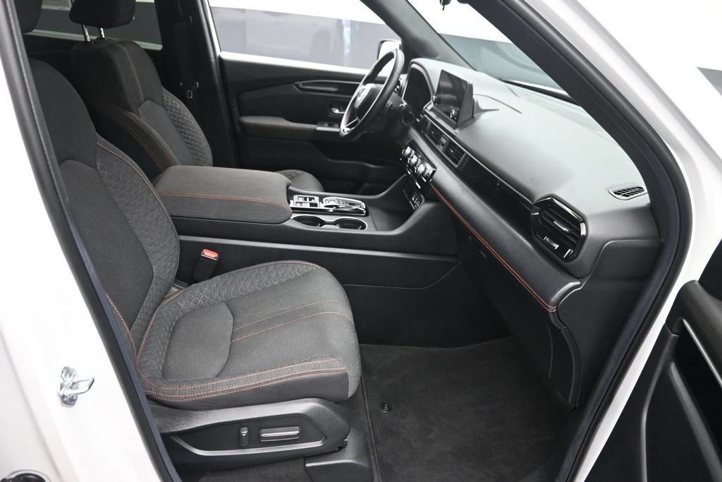 Used 2025 Honda Pilot Sport image 19