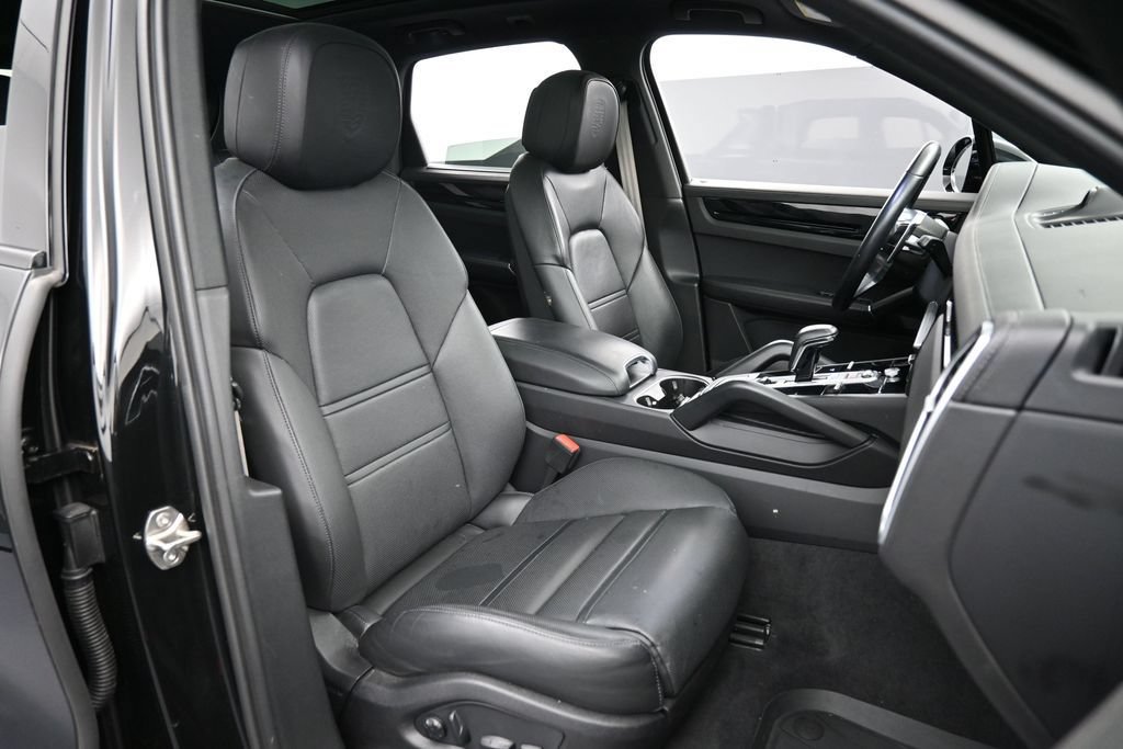 Certified 2023 Porsche Cayenne S Platinum AWD/4WD image 29