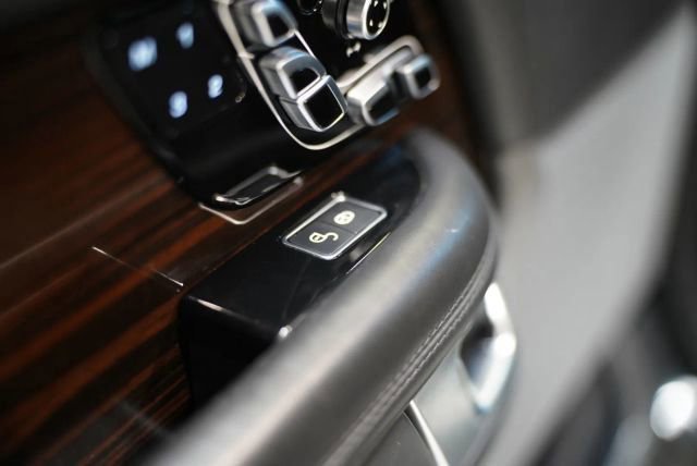 Used 2021 Land Rover Range Rover Autobiography AWD/4WD image 12