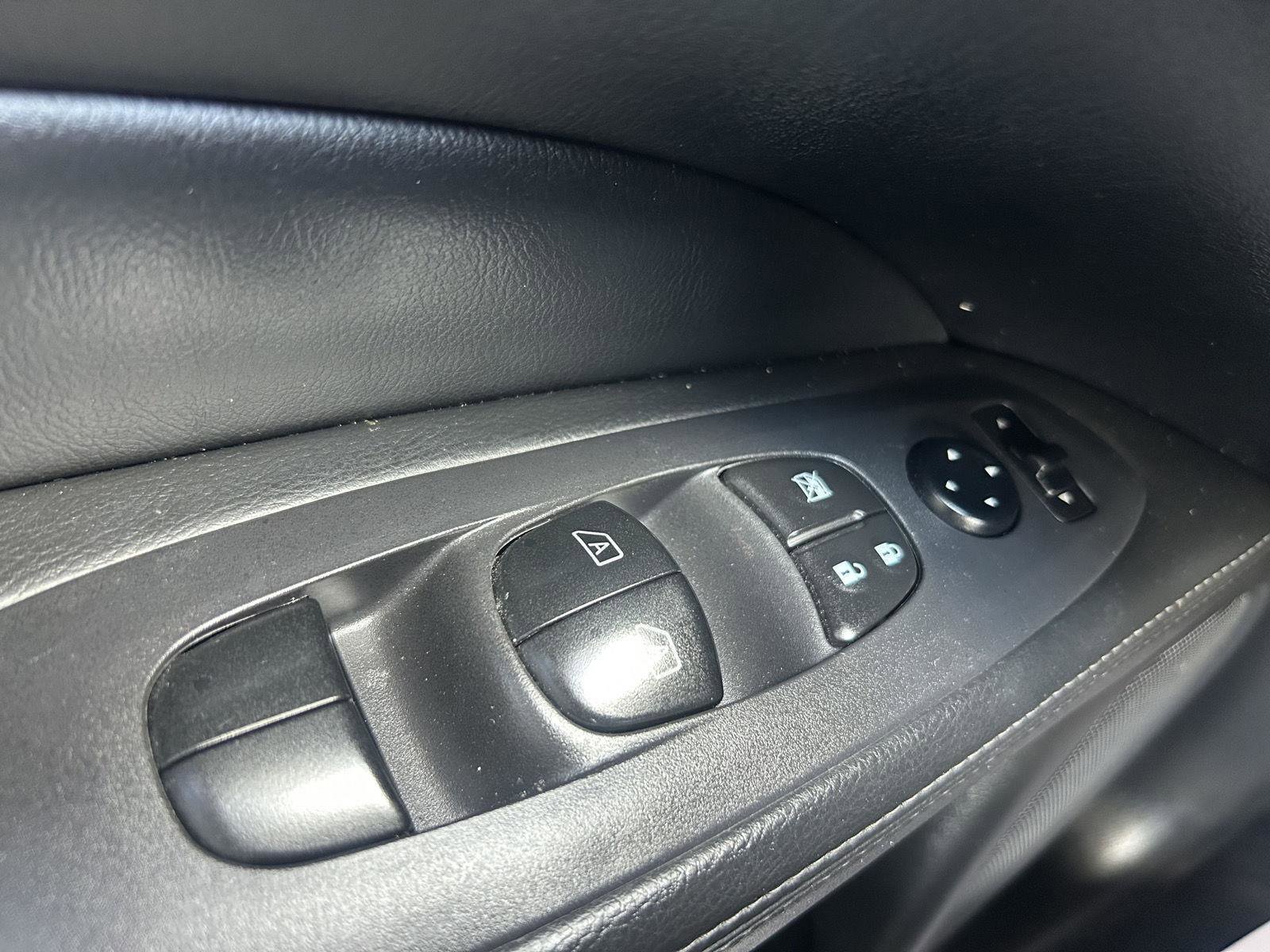 Used 2019 Nissan Pathfinder SL AWD/4WD image 13
