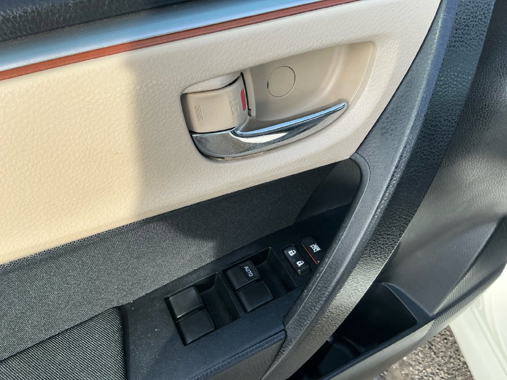 Used 2014 Toyota Corolla LE FWD image 16