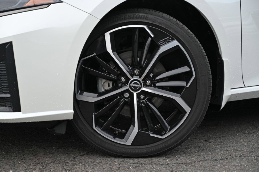 Used 2023 Nissan Altima 2.5 SR w/ SR Premium Package image 14