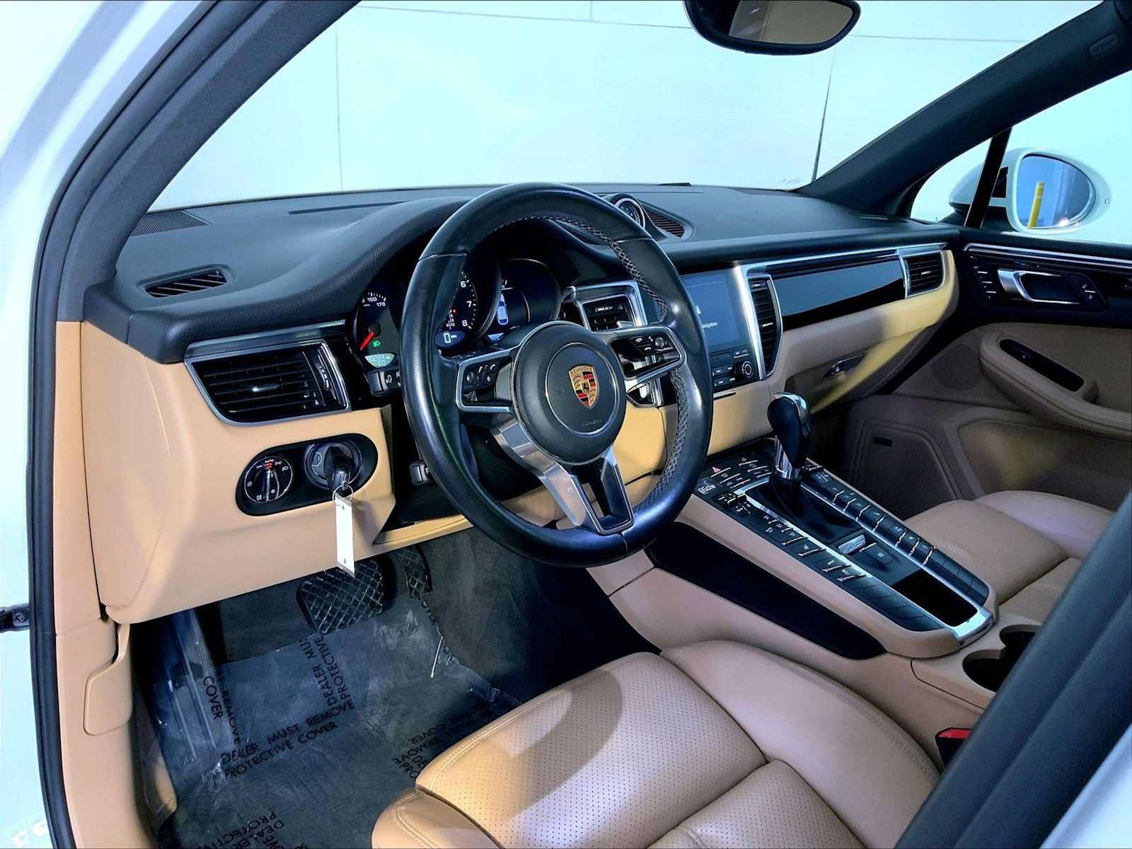 Certified 2018 Porsche Macan AWD/4WD image 4