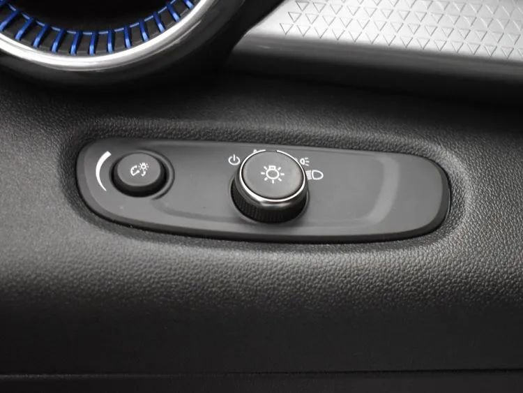 Used 2024 Chevrolet Trax LT w/ Sunroof Package image 23