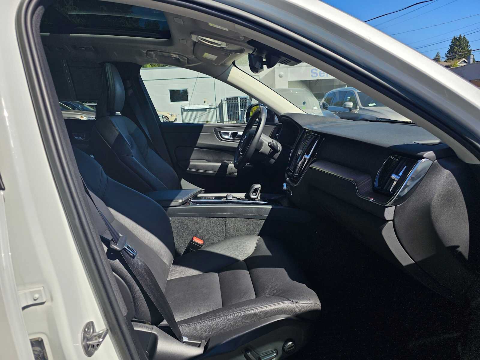 Used 2023 Volvo XC60 B5 Plus w/ Protection Package Premier AWD/4WD image 11