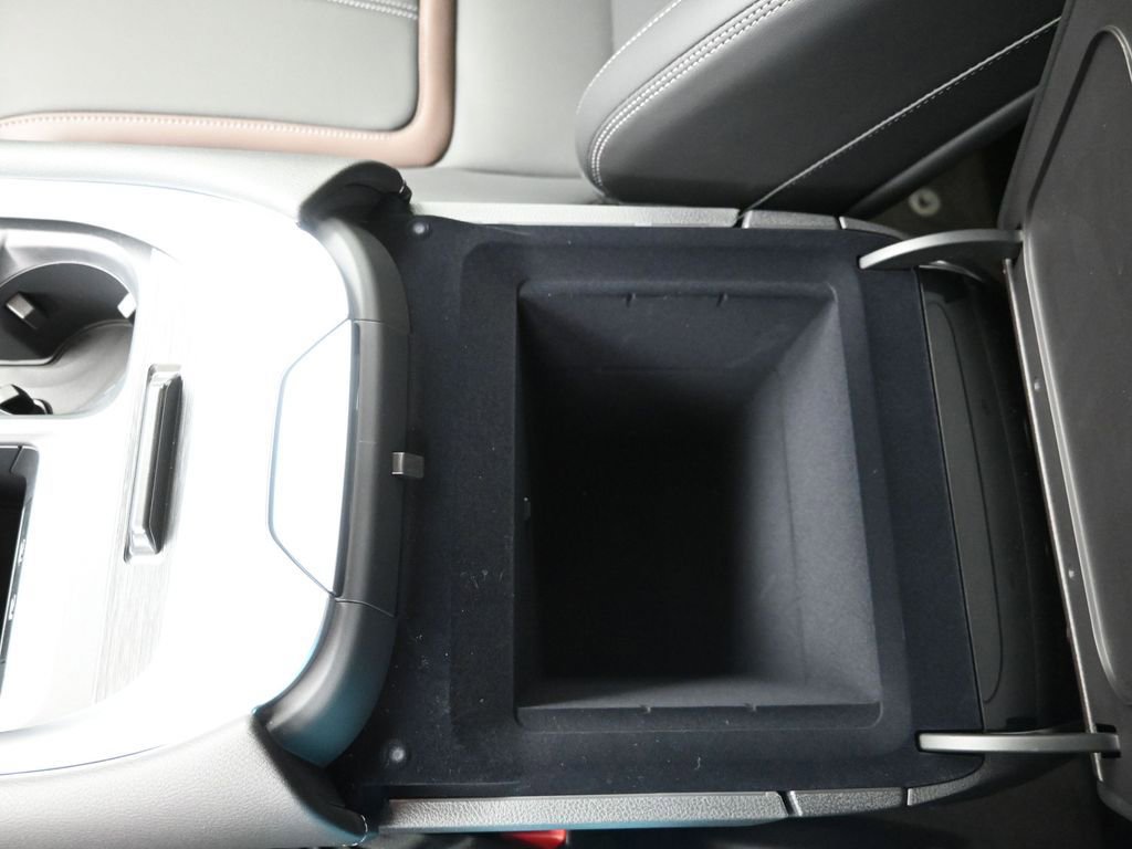 New 2025 Nissan Armada SL w/ Captain's Chari Seat Package image 21