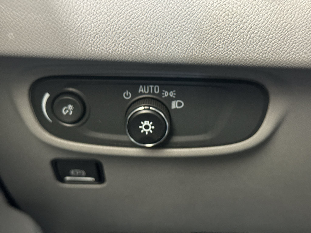 Used 2023 GMC Terrain SLE w/ Driver Convenience Package FWD image 32