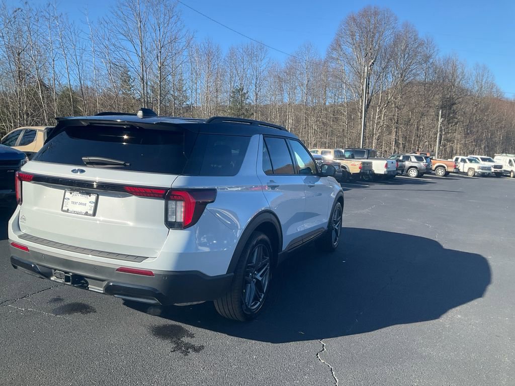 New 2026 Ford Explorer ST-Line w/ ST-Line Street Pack image 5