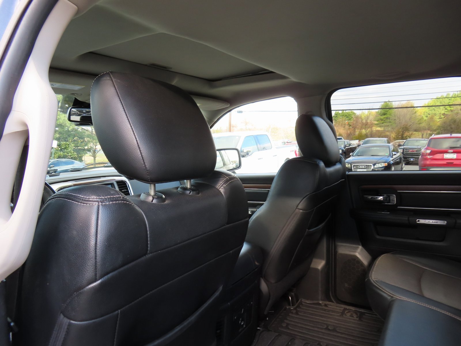 Used 2014 RAM 1500 Laramie w/ Convenience Group image 31