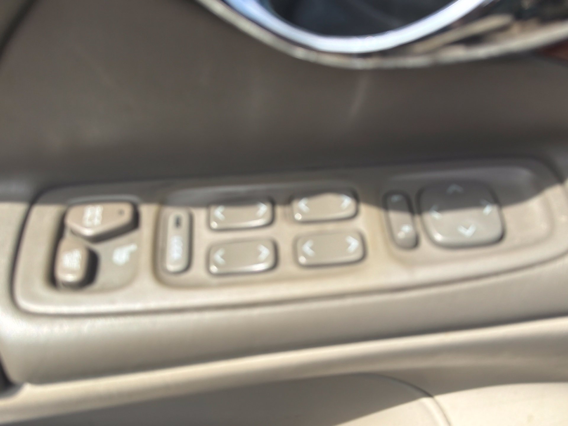 Used 2001 Cadillac De Ville w/ Comfort/Convenience Pkg FWD image 11