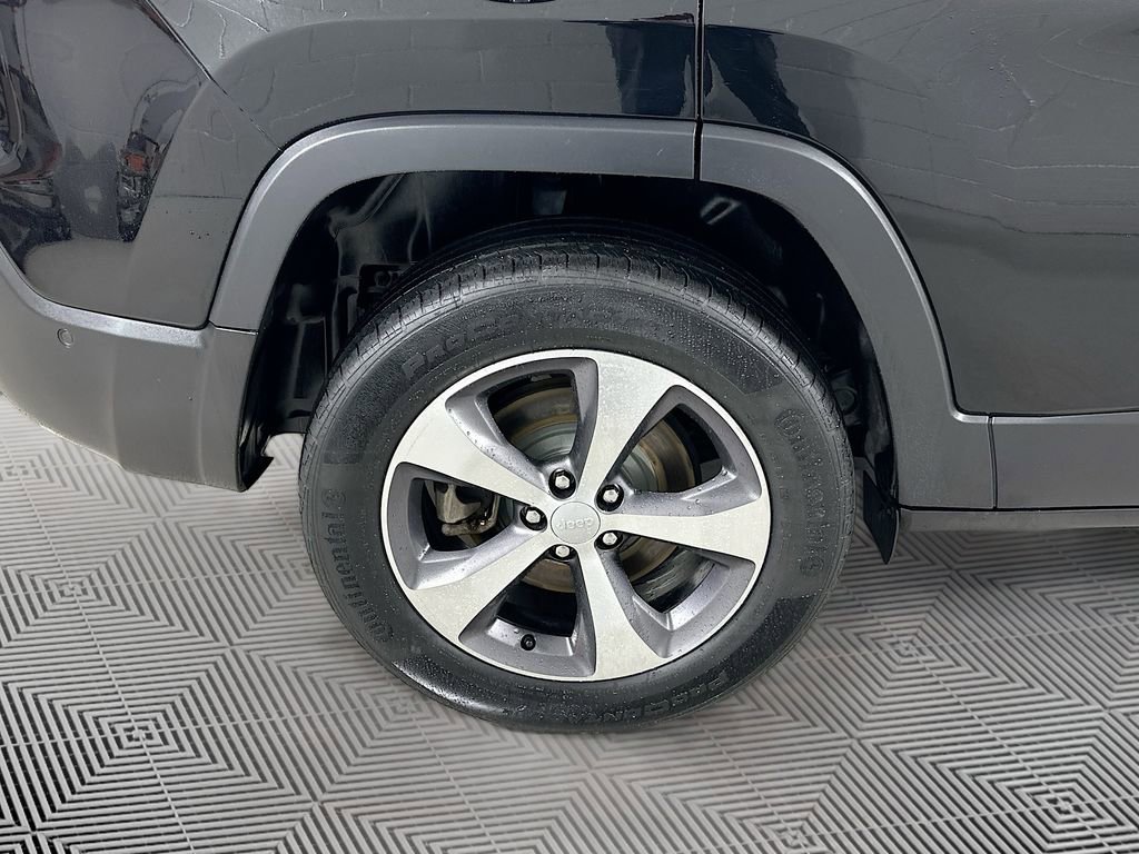 Certified 2021 Jeep Cherokee Limited w/ Elite Package AWD/4WD image 30