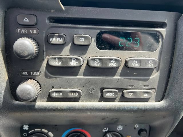 Used 2004 Chevrolet Cavalier Coupe w/ Sport Appearance Package FWD image 13