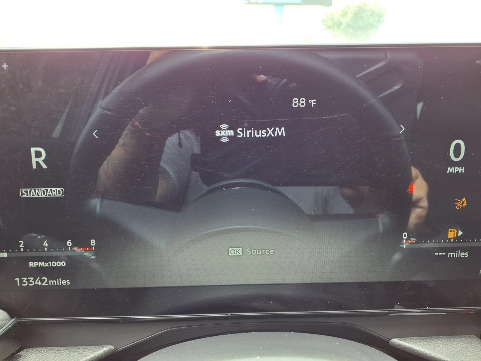 Used 2025 Nissan Kicks SR AWD/4WD image 11