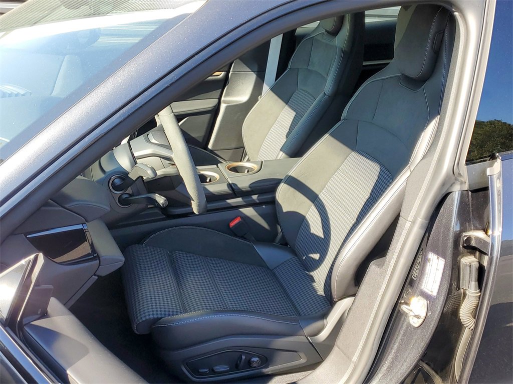 New 2025 Porsche Taycan 4S image 5