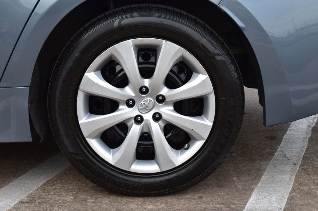 Used 2022 Toyota Corolla LE image 11