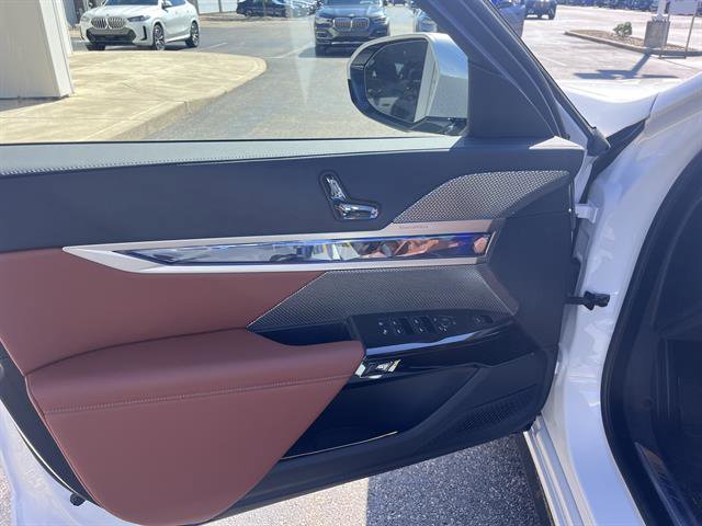 New 2026 BMW 750e xDrive w/ Executive Package image 11