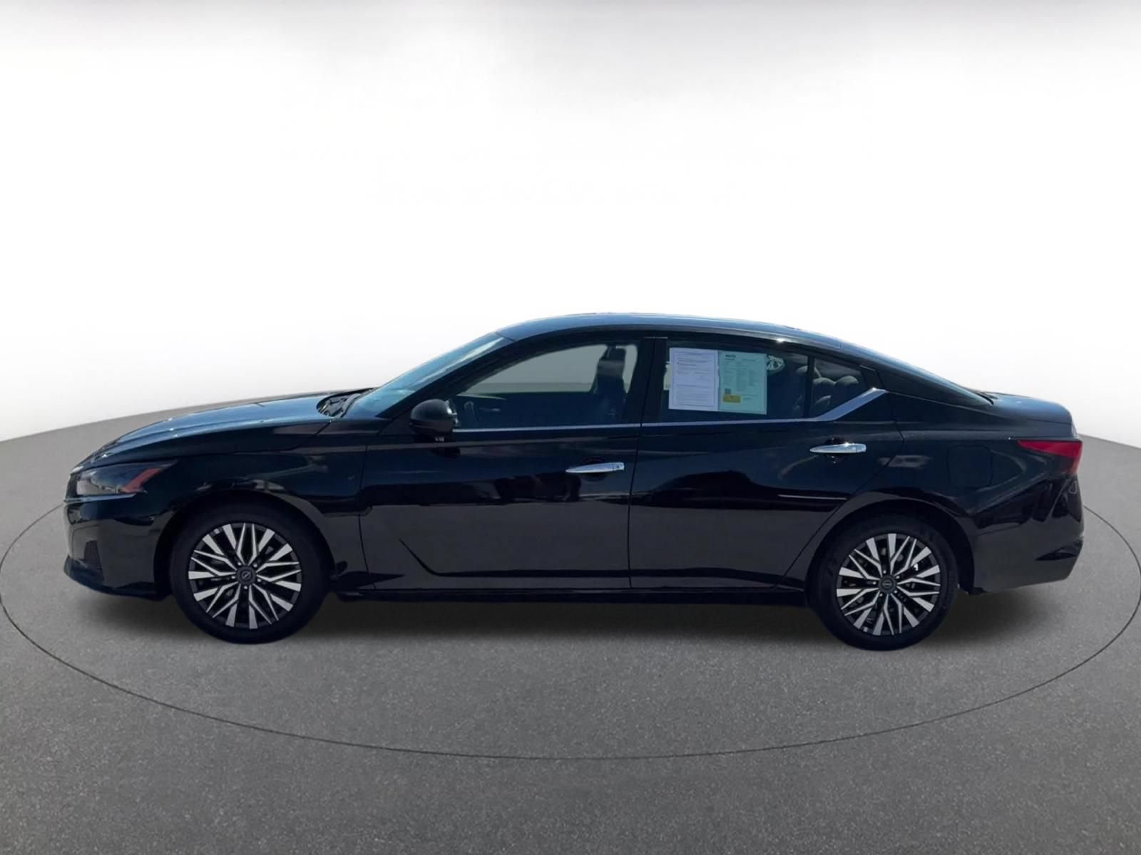 Used 2025 Nissan Altima 2.5 SV FWD image 8