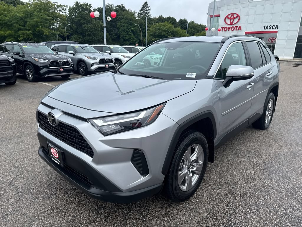 Used 2025 Toyota RAV4 XLE w/ Weather Package AWD/4WD image 3