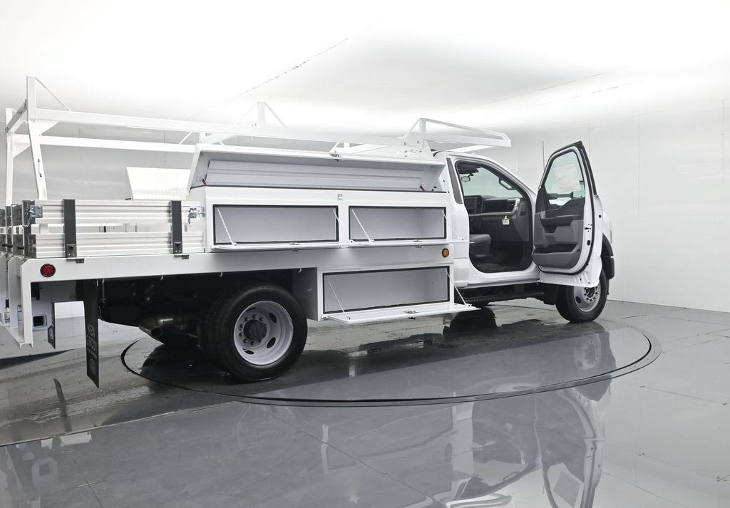 New 2025 Ford F550 4x4 Regular Cab Super Duty image 5
