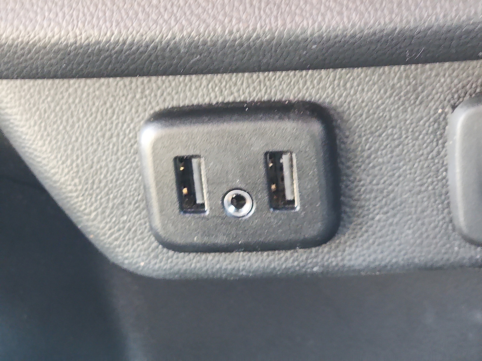 Used 2022 Chevrolet Traverse LT image 23