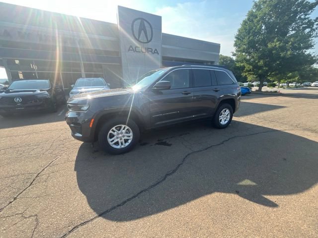 Used 2023 Jeep Grand Cherokee Laredo AWD/4WD image 36