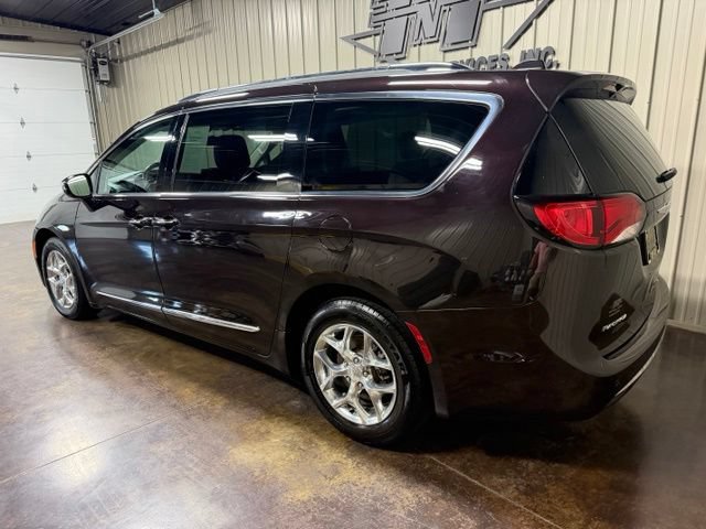 Used 2017 Chrysler Pacifica Limited FWD image 5
