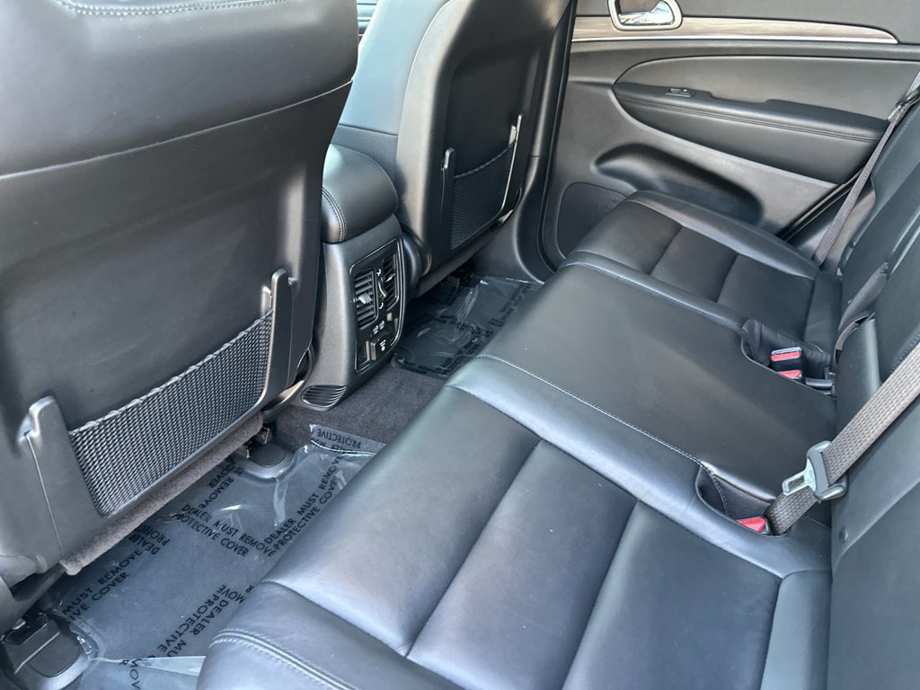 Used 2022 Jeep Grand Cherokee Limited w/ Tech Group AWD/4WD image 11