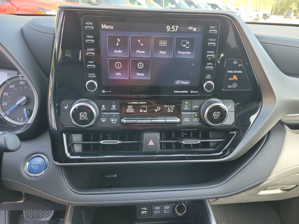 Used 2022 Toyota Highlander XLE image 24