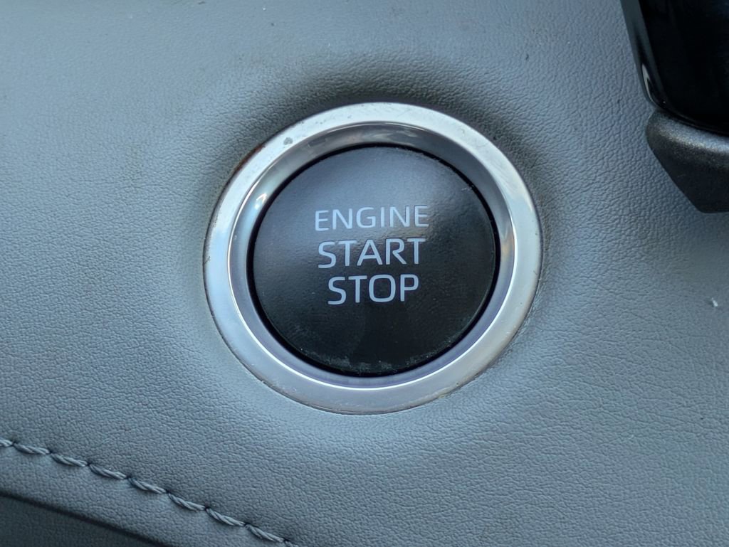 Used 2024 Toyota Highlander LE image 27